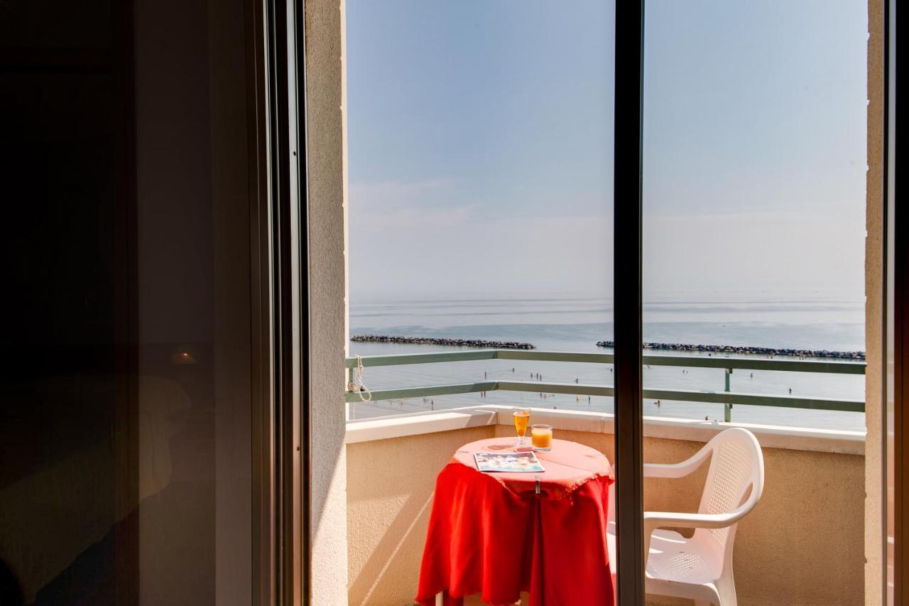 Hotel Majestic Bellaria-Igea Marina Exterior foto