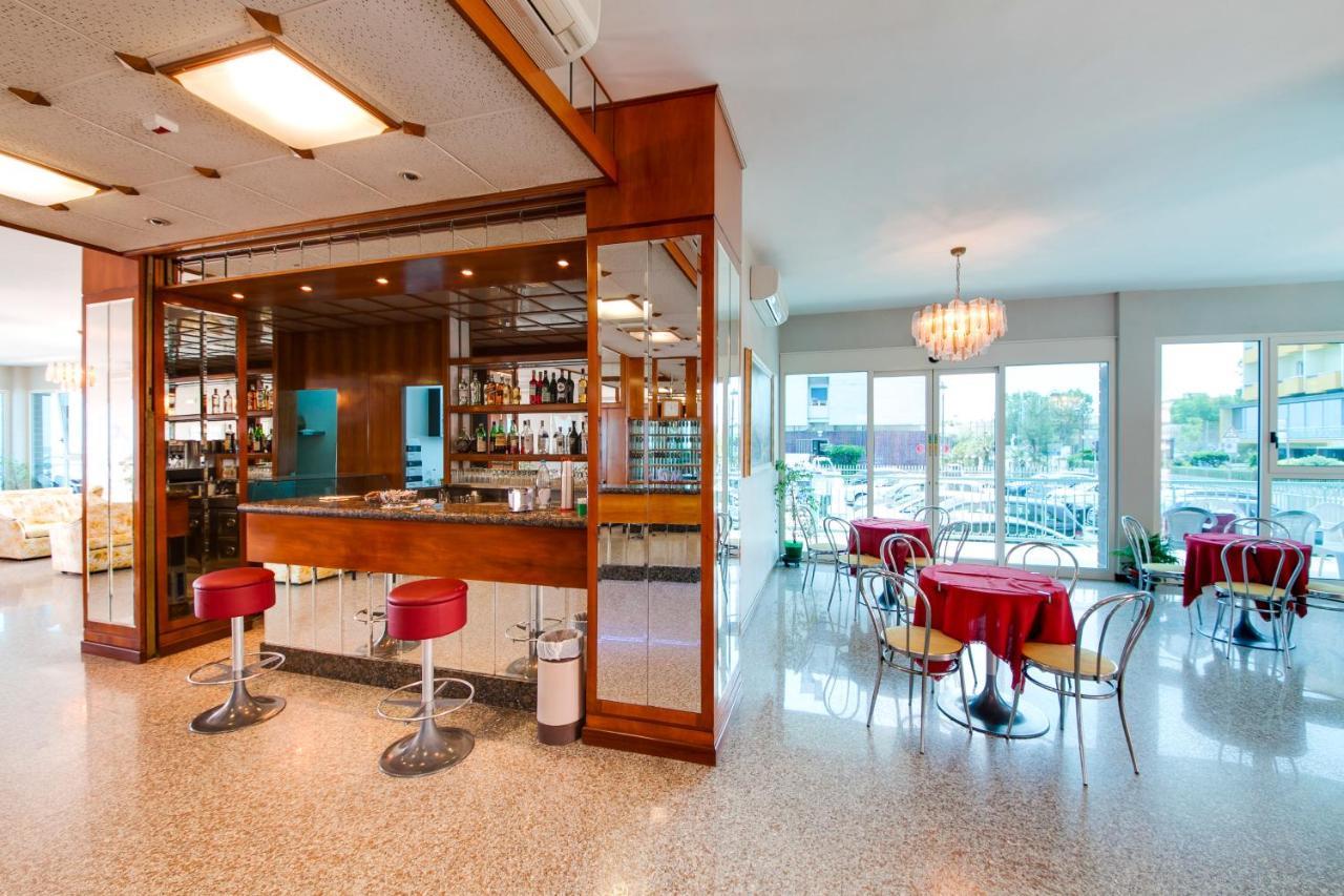 Hotel Majestic Bellaria-Igea Marina Exterior foto