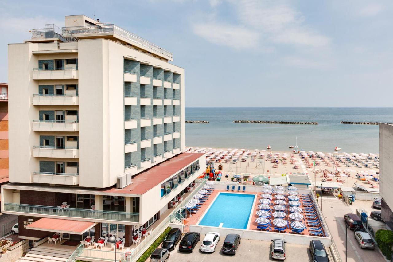 Hotel Majestic Bellaria-Igea Marina Exterior foto