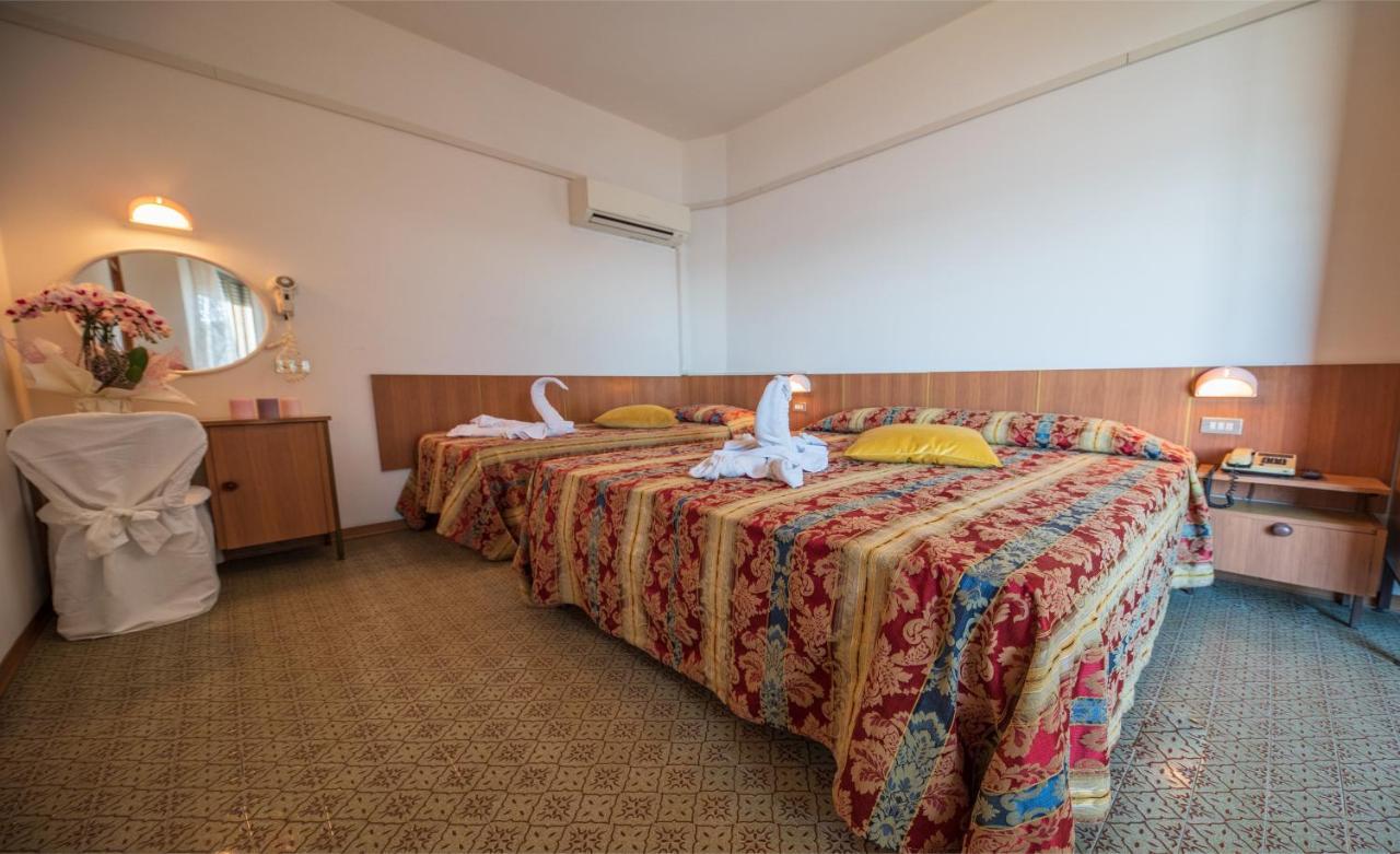 Hotel Majestic Bellaria-Igea Marina Exterior foto