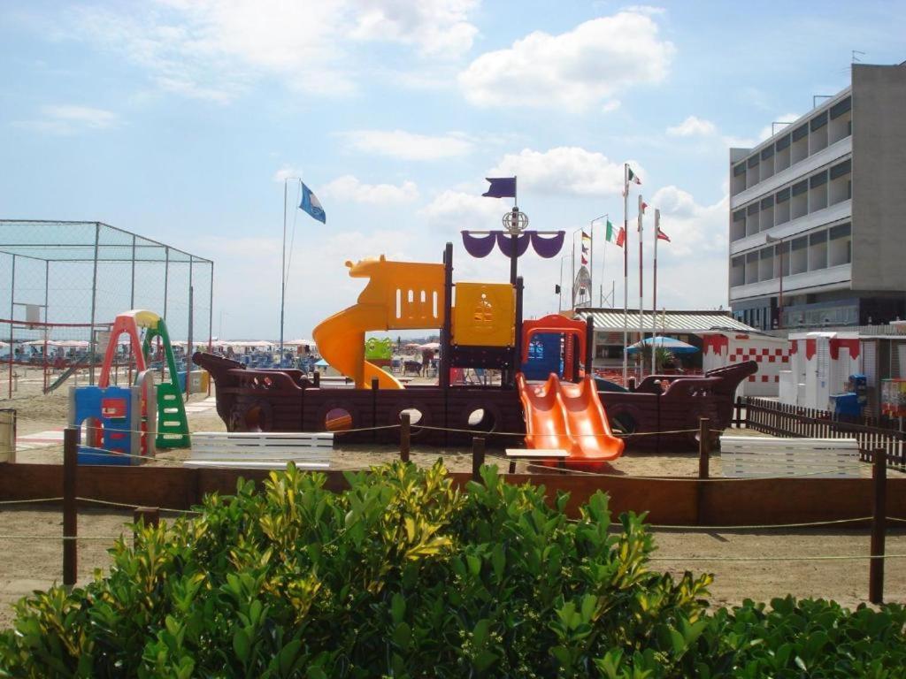 Hotel Majestic Bellaria-Igea Marina Exterior foto