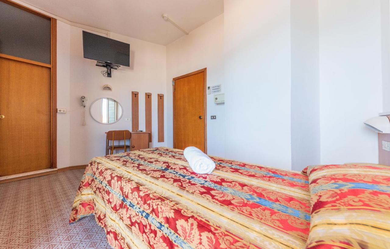 Hotel Majestic Bellaria-Igea Marina Exterior foto