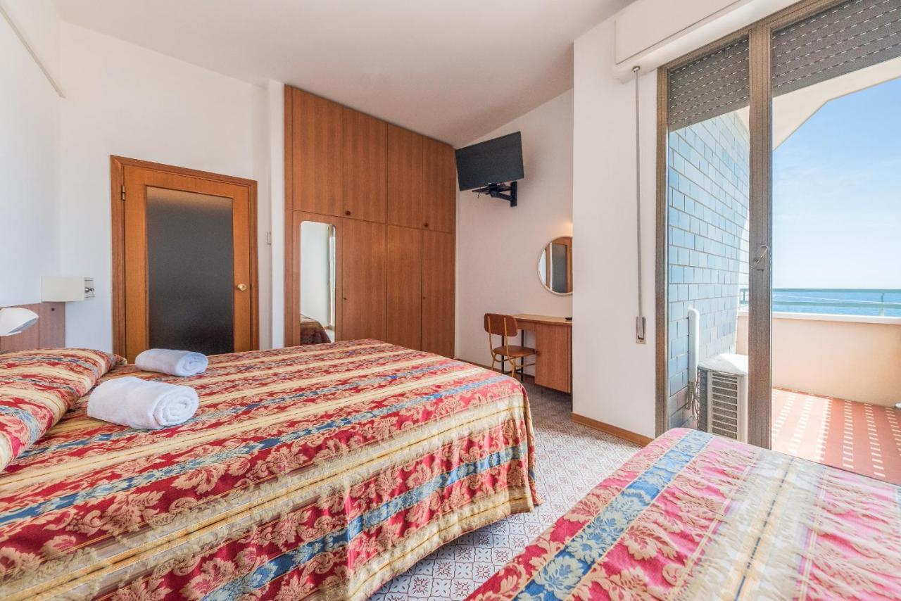 Hotel Majestic Bellaria-Igea Marina Exterior foto