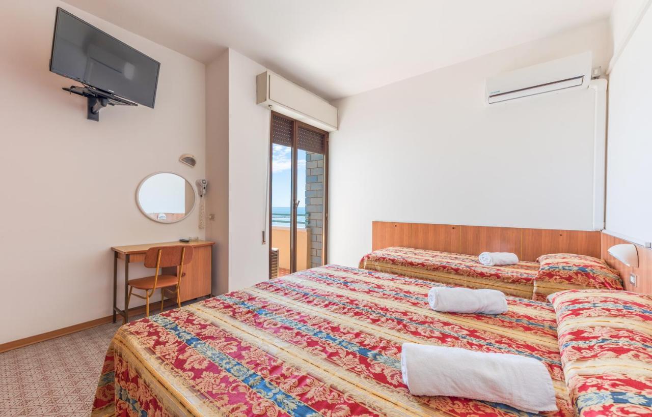 Hotel Majestic Bellaria-Igea Marina Exterior foto