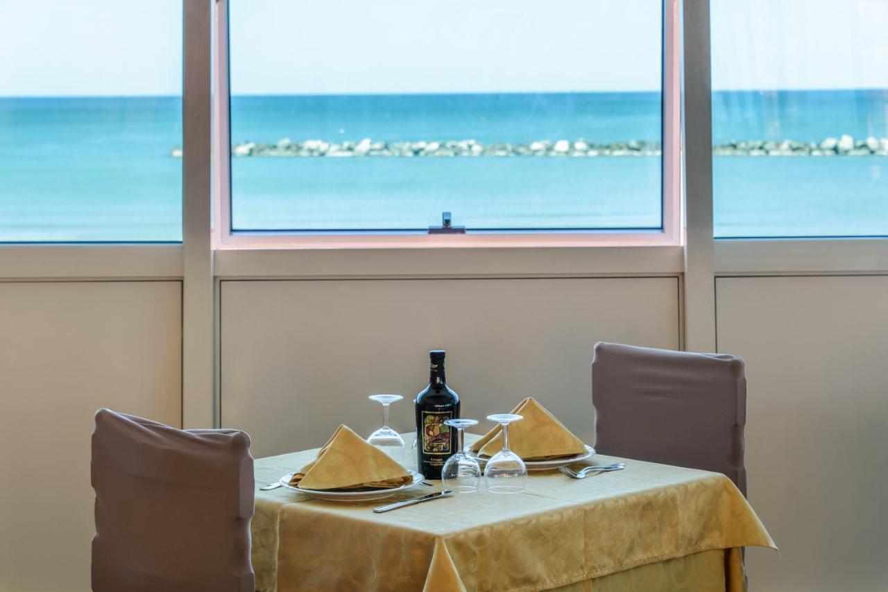 Hotel Majestic Bellaria-Igea Marina Exterior foto