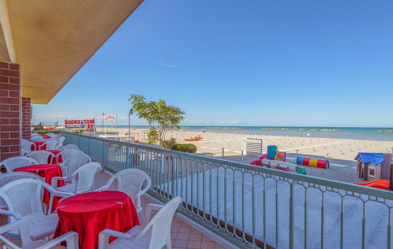 Hotel Majestic Bellaria-Igea Marina Exterior foto